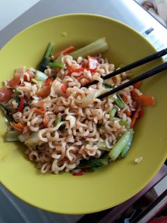 Foto resep Mie goreng (mi instan sehat)