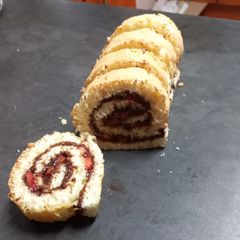 A picture of Swiss Roll with Chocolate and Strawberries.