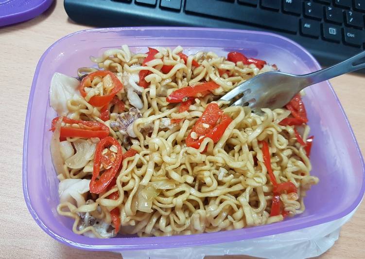 Mie telur lada hitam