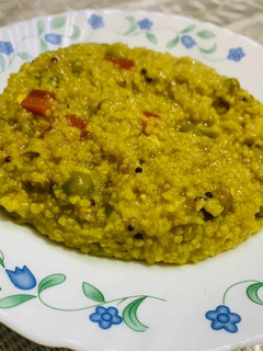 नमकीन दलिया(namkeen daliya recipe in hindi) रेसिपी मुख्य फोटो