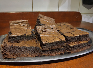 Una foto de BROWNIES sin manteca 🍫