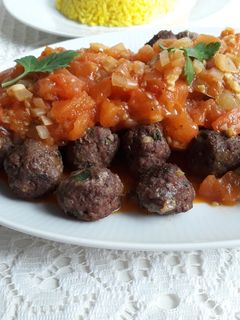 صورة لوصفة كفتة مع صلصة الطماطم