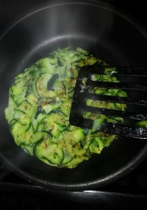 Una foto de Rösti de calabacín vegano y sin patata