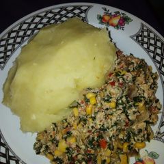 A picture of Mashed potatoes and veggies egg sauce.