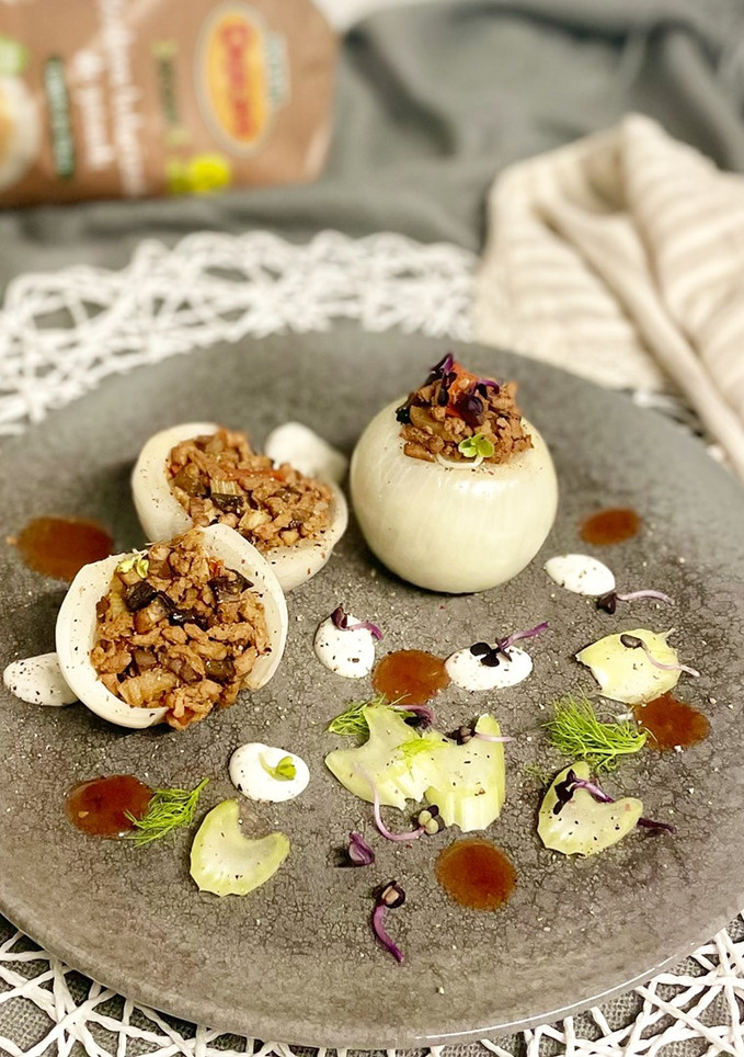 Una foto de Cebollas rellenas con proteína de guisante texturizada
