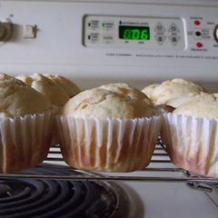 A picture of Peaches and Cream Muffins.