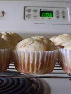 A picture of Peaches and Cream Muffins.