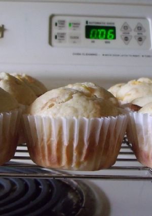 A picture of Peaches and Cream Muffins.