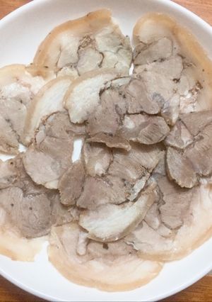 Hình của món Thịt chân giò luộc.
