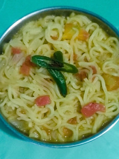 सिंपल टेस्टी मैगी (simple tasty maggi recipe in Hindi) रेसिपी मुख्य फोटो
