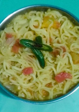 सिंपल टेस्टी मैगी (simple tasty maggi recipe in Hindi) रेसिपी मुख्य फोटो