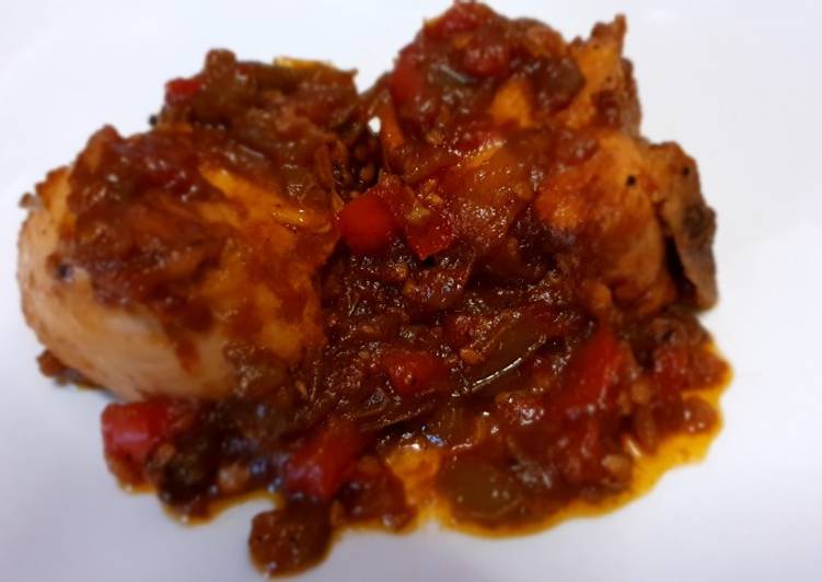 Pollo con tomate