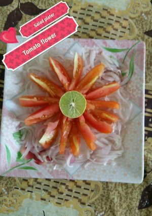 A picture of Beautiful salad platter.