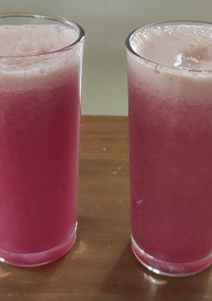 மாதுளை மில்க் ஷேக் (Pomegranate/ maathulai milkshake recipe in tamil) செய்முறை முக்கிய புகைப்படம்