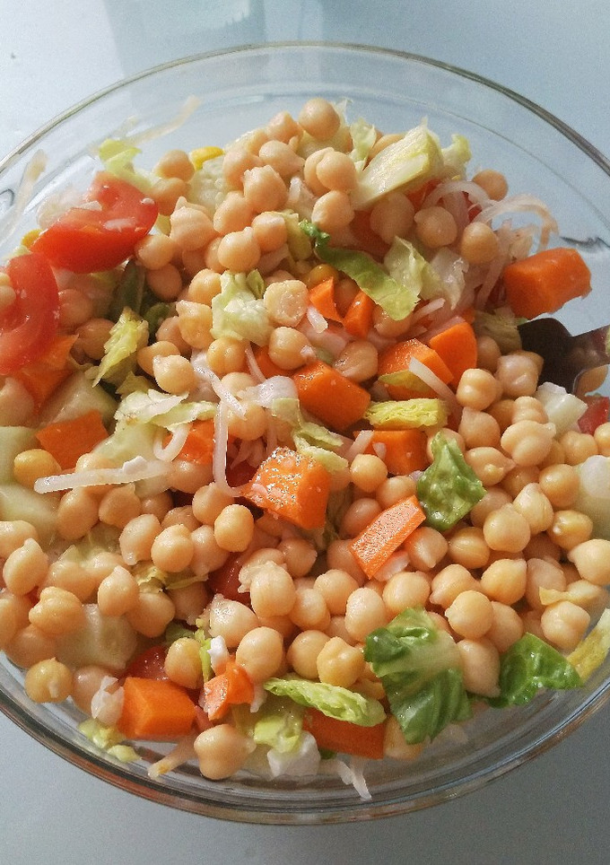 Una foto de Ensalada de garbanzos 2