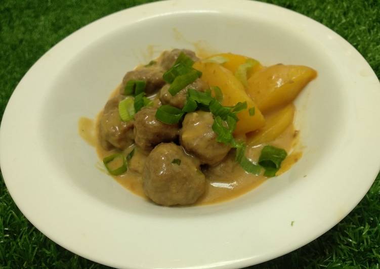 Resep Semur Bola-bola Daging dan Kentang Fiber Creme Anti Gagal