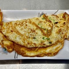 A picture of Thai omelette (Kai Jeow).