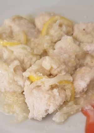 Foto di Bocconcini di pollo con farina di cocco, cipolla e limone