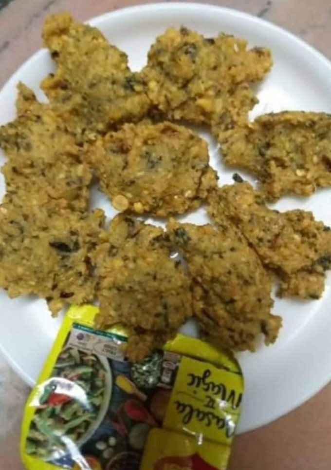 मूंग दाल भजिया (Moong Dal bhajiya recipe in hindi) रेसिपी मुख्य फोटो