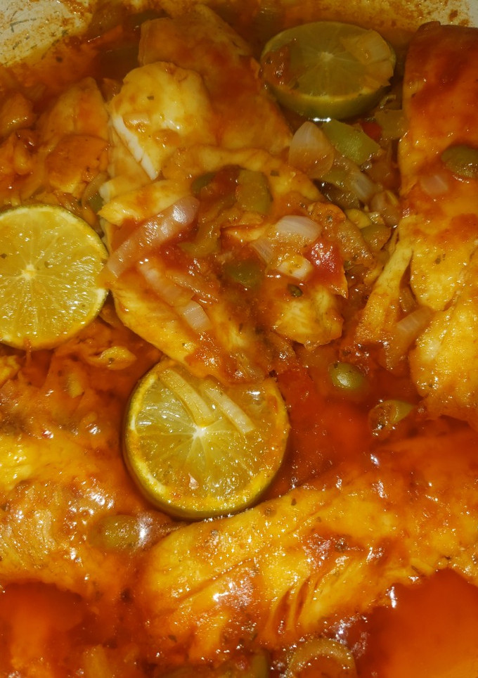 Una foto de Filete de tilapia guisado en salsa