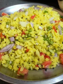 पोहा (poha recipe in Hindi) रेसिपी मुख्य फोटो
