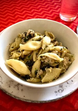 Una foto de Caracoles con pavo a la pimienta y aceitunas