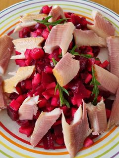 Rote-Bete-Salat mit Räucherforelle Rezepthauptbild
