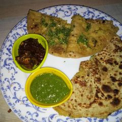 A picture of Cheesy Aloo Paratha.