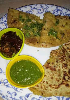 A picture of Cheesy Aloo Paratha.