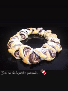 Una foto de Corona de hojaldre y Nutella