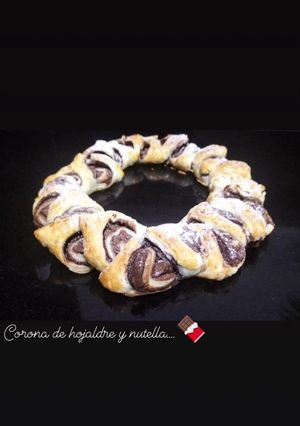 Una foto de Corona de hojaldre y Nutella