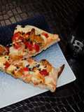 Pizza de los enamorados con mejillones y caviar