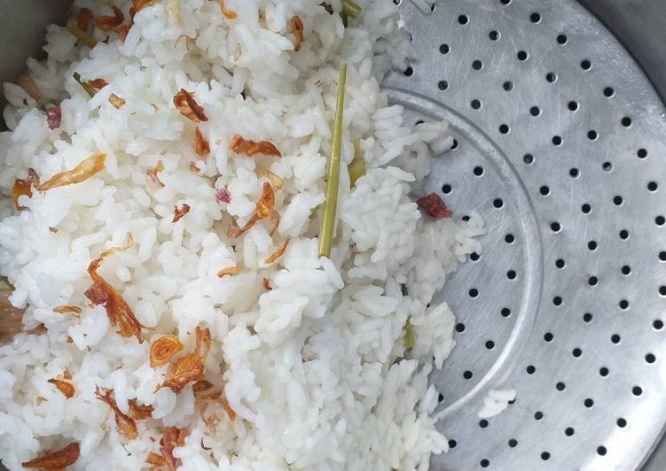 Cara Gampang Menyiapkan Nasi Liwet 3S (Sederhana Simple nan Sedaaap) yang Enak Banget