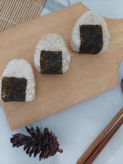 Foto resep Spirited Away Onigiri おにぎり (nasi kepal Jepang)