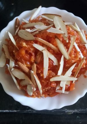 ગાજરનો હલવો (Carrot Halwa Recipe In Gujarati) રેસીપી મુખ્ય ફોટો