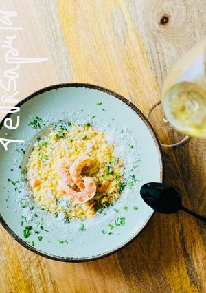 Una foto de Risotto de Langostinos al Ajillo con toque de limón 🍋 🧄 🦐