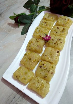 आलू पिस्ता बर्फी(aloo pista burfi recipe in hindi) रेसिपी मुख्य फोटो