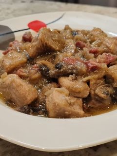 Una foto de Magro de cerdo con champiñones y jamón