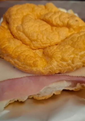 Una foto de Pan Nube con Jamón y Queso