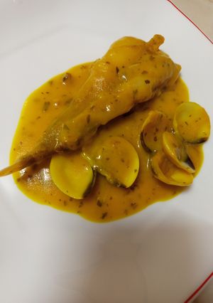 Una foto de Colas de rape en salsa