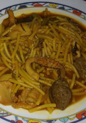 Una foto de Fideos a la cazuela con atún y calamares