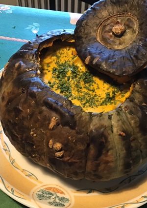 Une photo de Purée de courge bernettine à la brousse corse,oignon de roscoff et persil