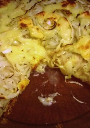 Una foto de Pizza de cebolla y mozzarella