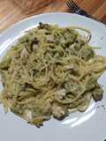 Fideos con salsa de brócoli y pollo libre de gluten