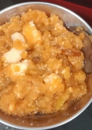 मूंग दाल हलवा (moong dal halwa recipe in Hindi) रेसिपी मुख्य फोटो