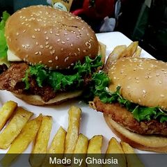 A picture of Crispy chicken cheesy zinger burgers 😋.