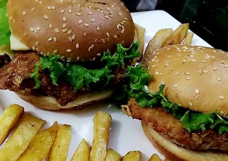 Recipe of Award-winning Crispy chicken cheesy zinger burgers 😋