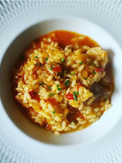 Una foto de Arroz caldoso de rape y butifarra
