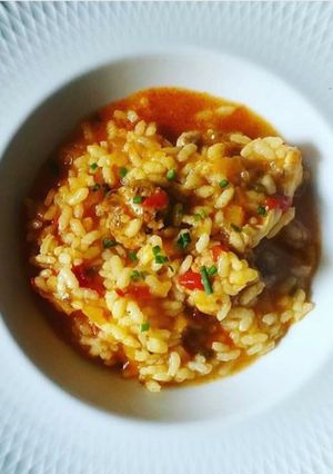 Una foto de Arroz caldoso de rape y butifarra