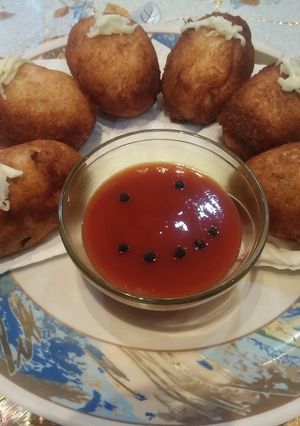 A picture of Cheezy bread bonda.